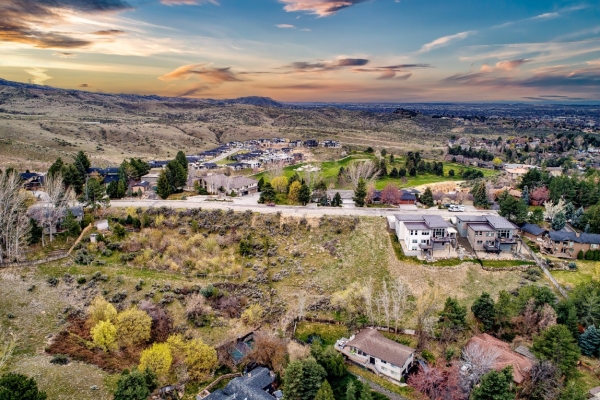 1088-e-braemere-rd-boise-id-83702-324F21EE6B-9ADA-2085-57BB-5583EA6FAA75.jpg