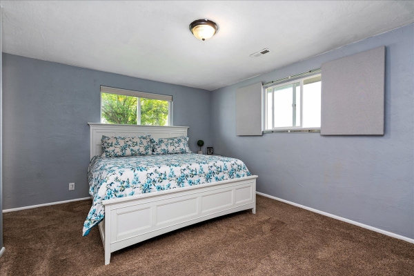 21-master_bedroom-1DEB39DE6-2018-64BB-4B1E-3BEDF8978AE4.jpg