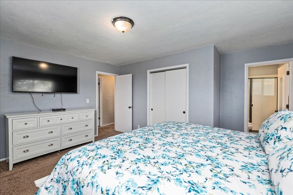 23-master_bedroom-1A20891E7-D362-57D3-00E9-C18957AD07CA.jpg