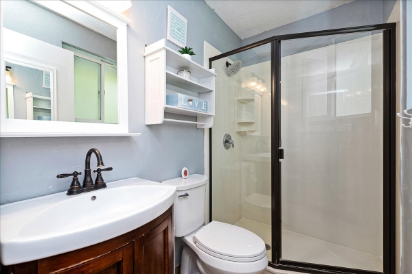 24-master_bath-136230292-2394-966E-430F-2DD1BDCE3F69.jpg
