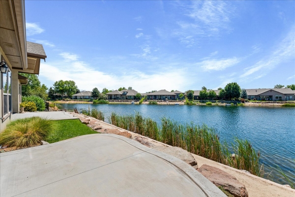 39-12125-w-pinewood-river-ln-star-id-83669-1138A7CC9-2644-4A58-F1FA-0148129402E7.jpg