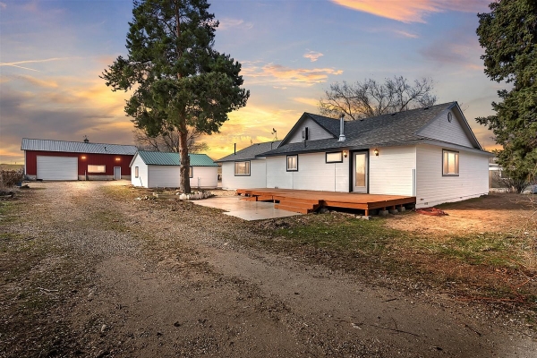 18807-upper-pleasant-ridge-rd-caldwell-id-83607-main-1C7D7DECD-8E86-8AFC-0AC7-2E23588633EB.jpg